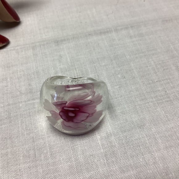Clear Glass Ring with Pink rose inside,   EUC - Picture 5 of 8